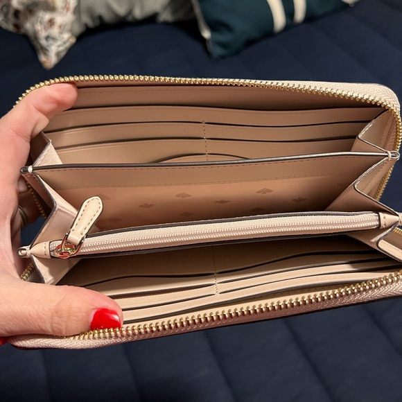 Kate Spade Leila Continental Zipper Wallet - Picture 3 of 4